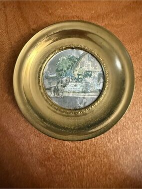 Vintage Picture Brass-Tone Round Wall Plaque with Scenic Insert Gold Toned OSP